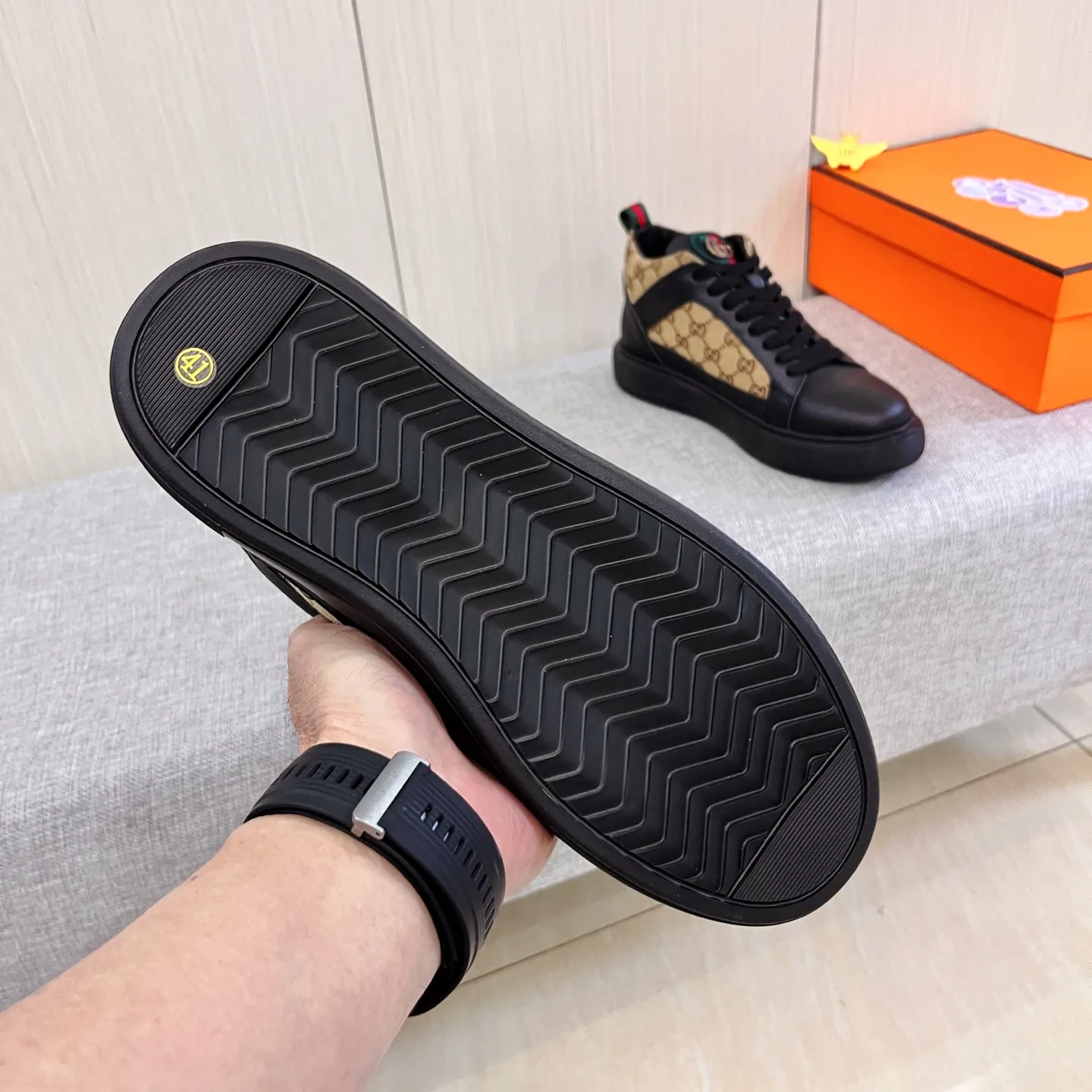 🚘🚘Factory batch 460💰[LV]🔥Louis Vuitton, a high-end men's shoe brand, official website 1:1 latest masterpiece: the upper is made of first-layer cowhide imported from Italy with a comfortable and breathable lining➕original non-slip and wear-resistant outsole🔥, making walking more convenient and comfortable! An exclusive new model, a stunning work, a beautiful 1:1 replica [color] compared to the official quality! Create a fashionable personality to set off your uniqueness! A must-have for trendy men! Classic 🔥Size: 38-44 Color: 🔥 2⃣️colors available🔥.